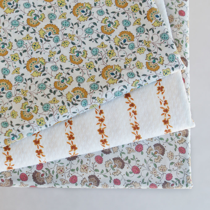 Valentine - Batiste de coton SILKYNE à imprimé fleuri orange et bleu
