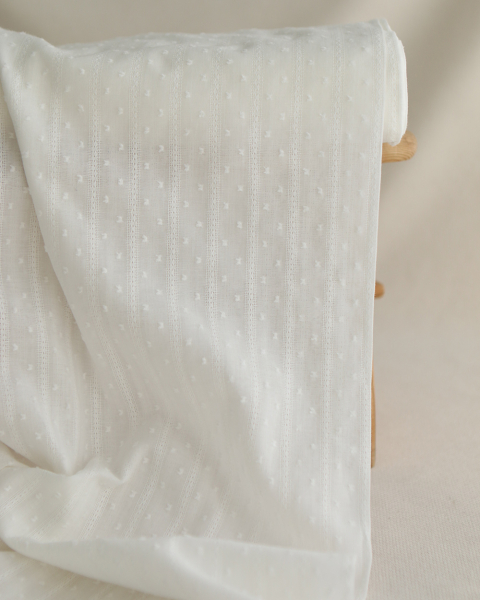 Broderie anglaise plumetis coton coloris blanc cassé 2