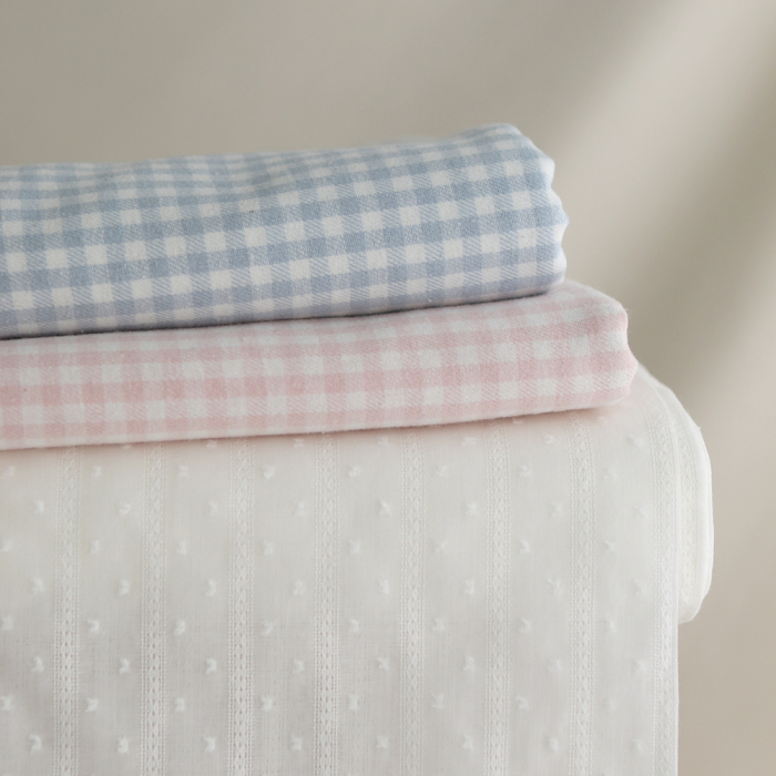 Broderie anglaise plumetis coton coloris blanc cassé