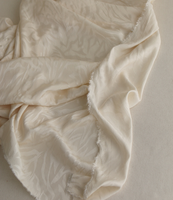 Janelle - Viscose tissage jacquard zèbre écru