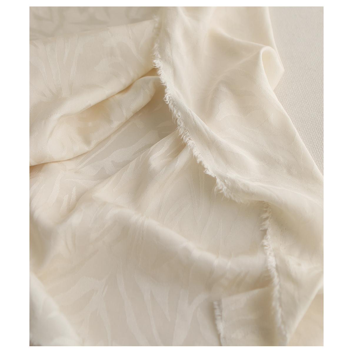 Janelle - Viscose tissage jacquard zèbre écru