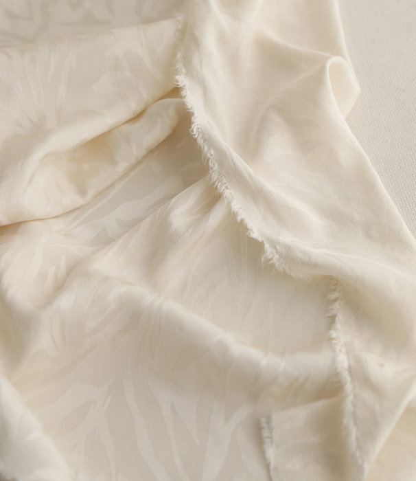 Janelle - Viscose tissage jacquard zèbre écru