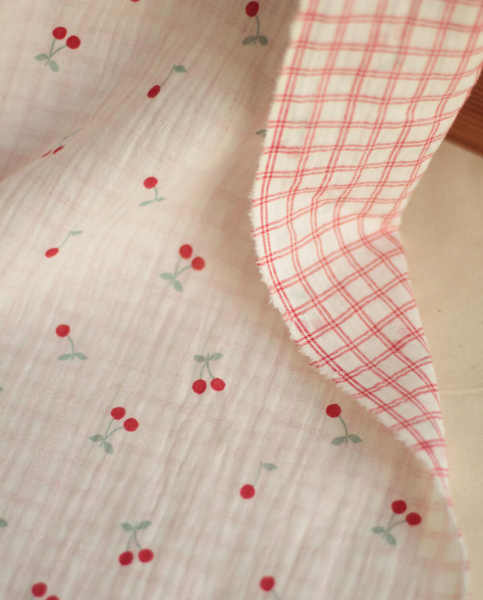 copy of Cherry - Double gaze de coton double face coloris blanc cerises et quadrillage bleu