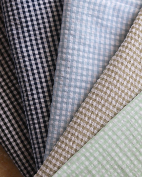 Seersucker / Coton mélangé gaufré vichy blanc et bleu marine