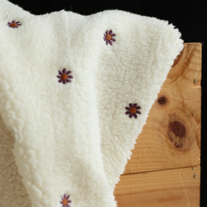 copy of Teddy / moumoute bouclé fond crème motif coeurs bordeaux