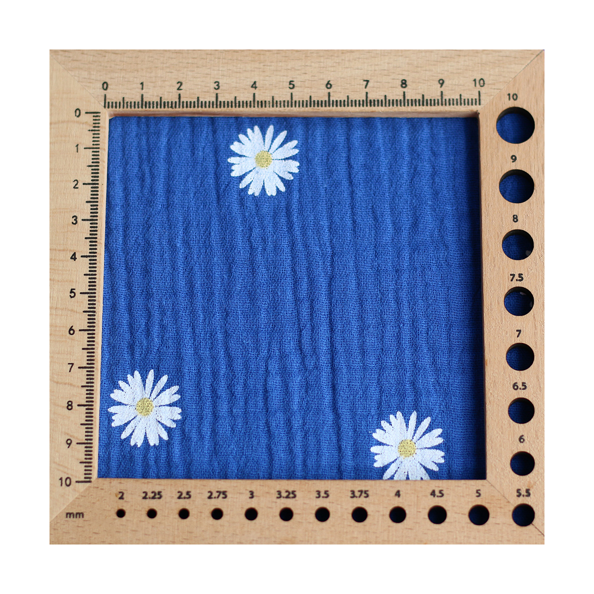 Daisy - Double gaze coton BIO motif exclusif fond bleu cobalt