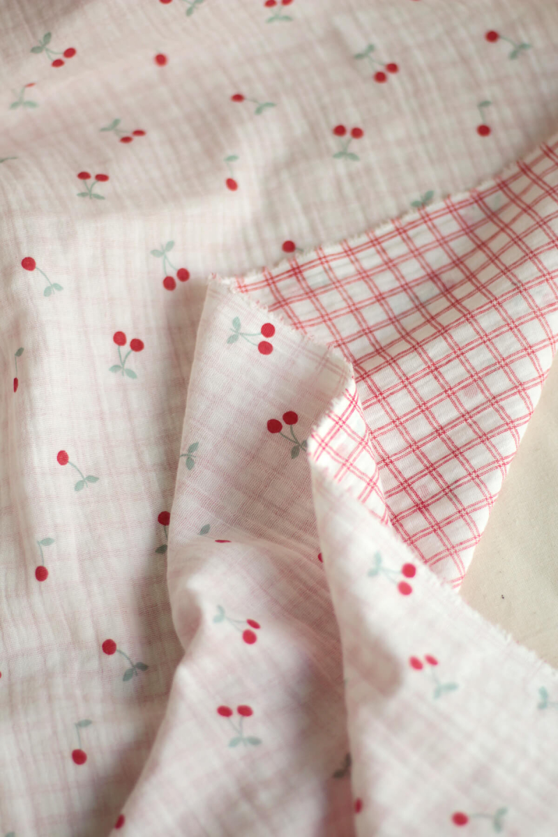 copy of Cherry - Double gaze de coton double face coloris blanc cerises et quadrillage bleu