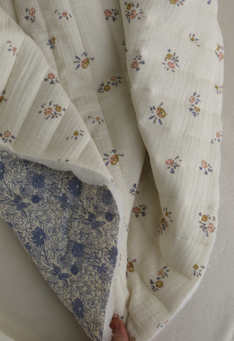 Zomea / Neha - Matelassé double gaze de coton fond écru motif bleu