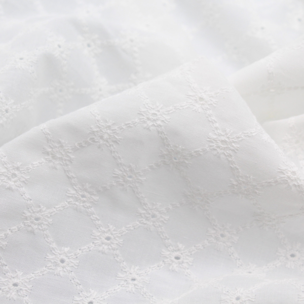 Broderie anglaise coton coloris ivoire