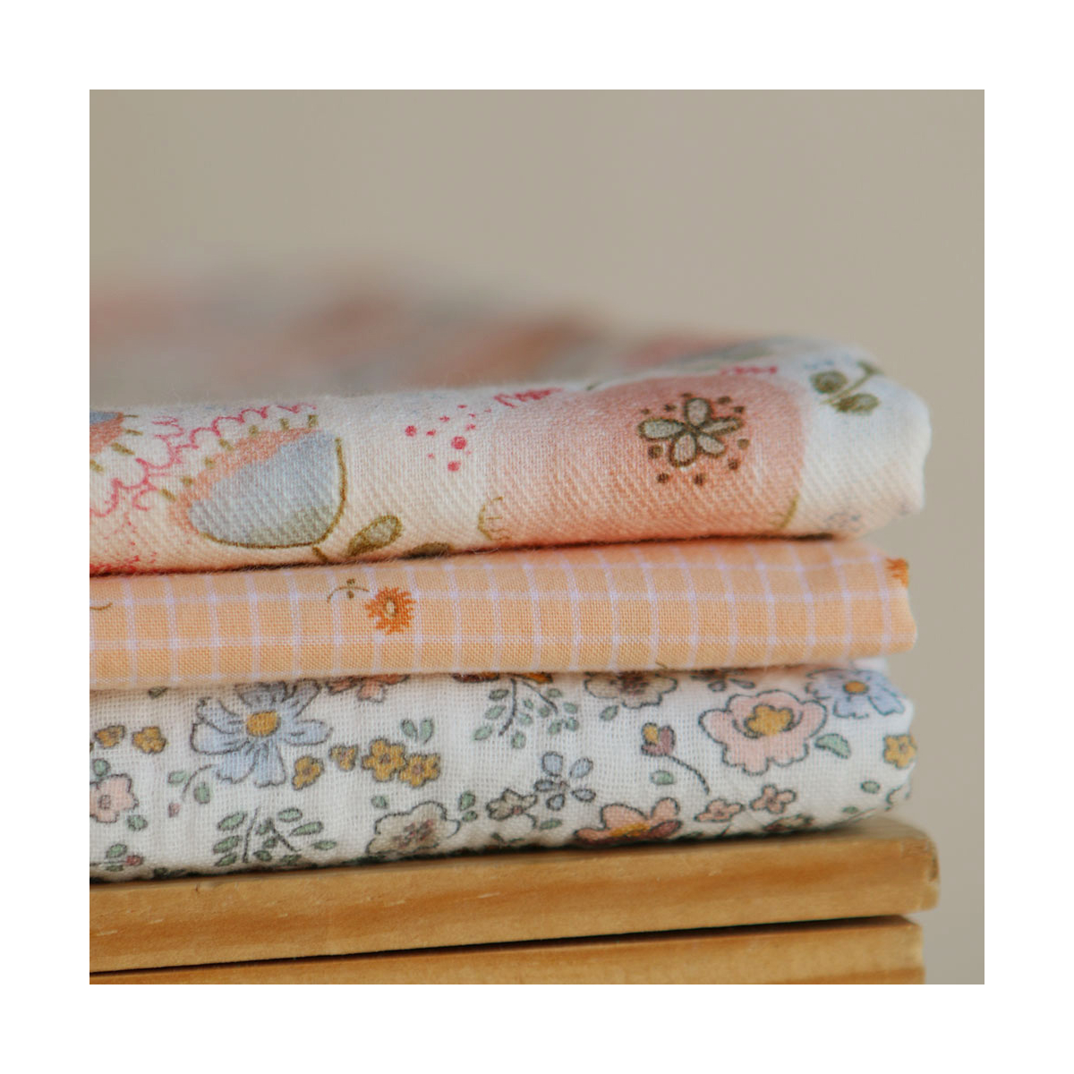 Seersucker quadrillage fin minis fleurs fond sorbet abricot