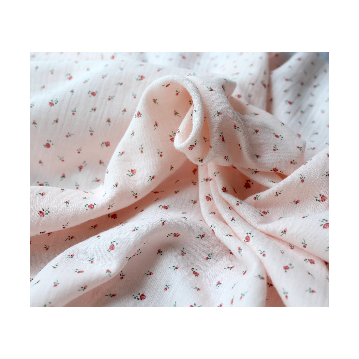Double gaze de coton rose poudré à motifs petites fleurs