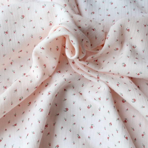Double gaze de coton rose poudré à motifs petites fleurs