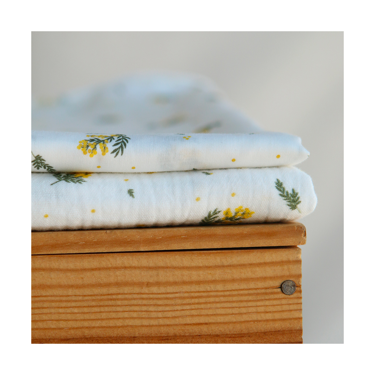Mimosa - Double gaze coton BIO Exclusif blanc motif mimosa allégé