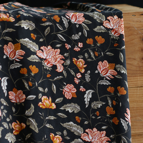 Jersey bambou coton à motif fleuri automne fond noir