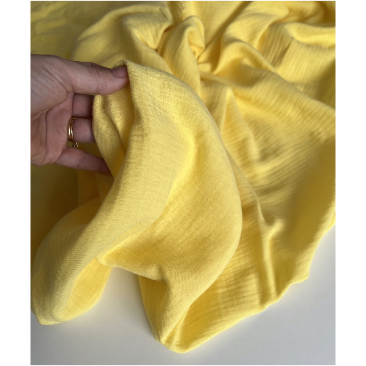 Double gaze de coton BIO unie jaune citron Tissus issus de l'agriculture biologique  - 2