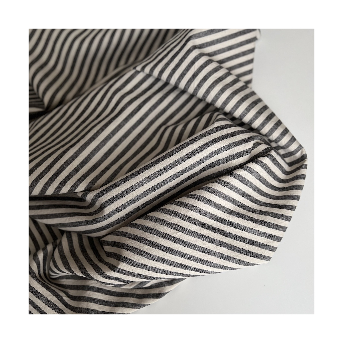 Lin et coton à rayures tissées noir et grège Qualité Oeko-tex - 1