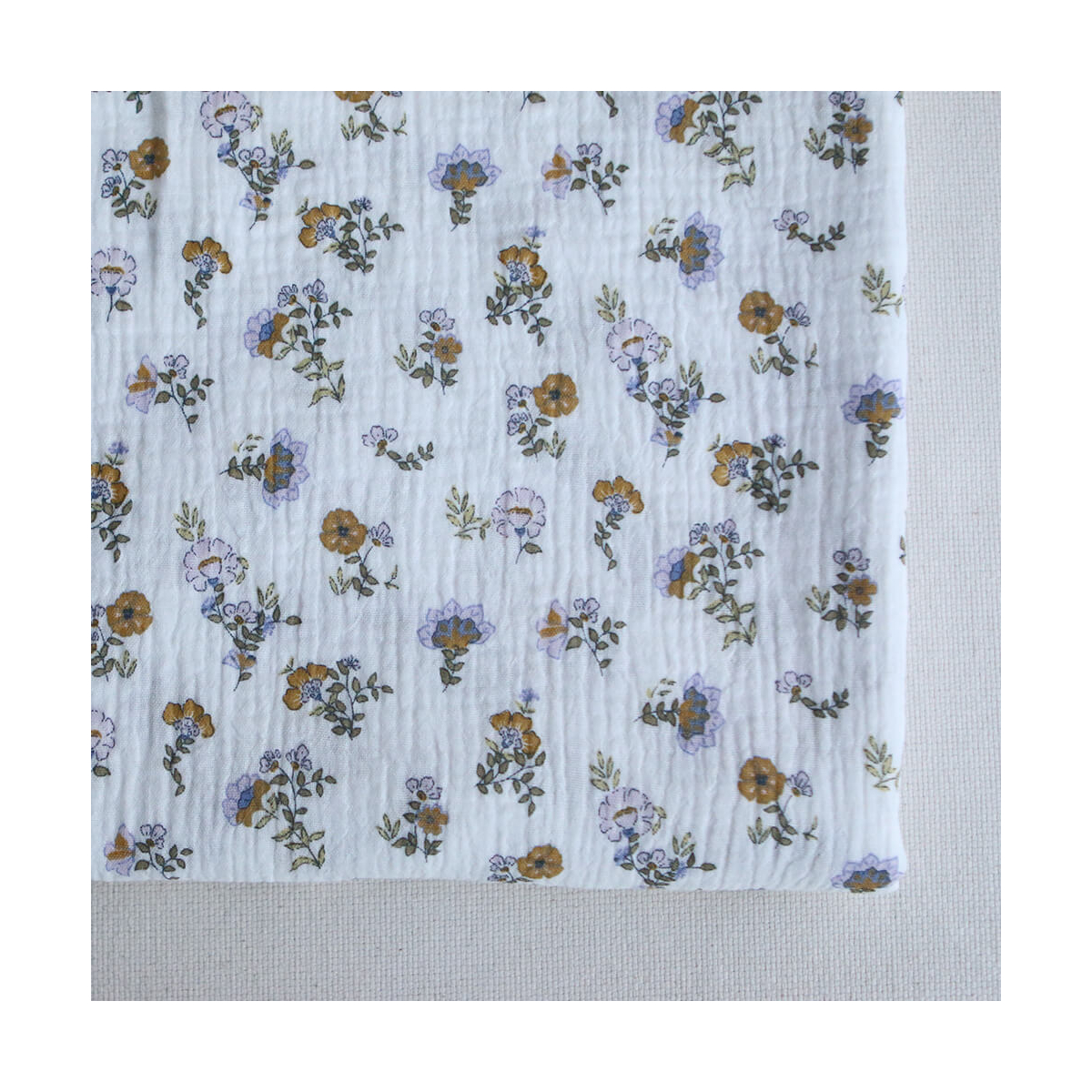 Azélie - Double gaze de coton motif fleuri parme moutarde et vert