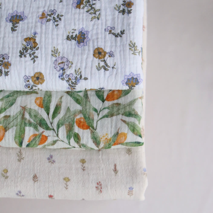 Azélie - Double gaze de coton motif fleuri parme moutarde et vert