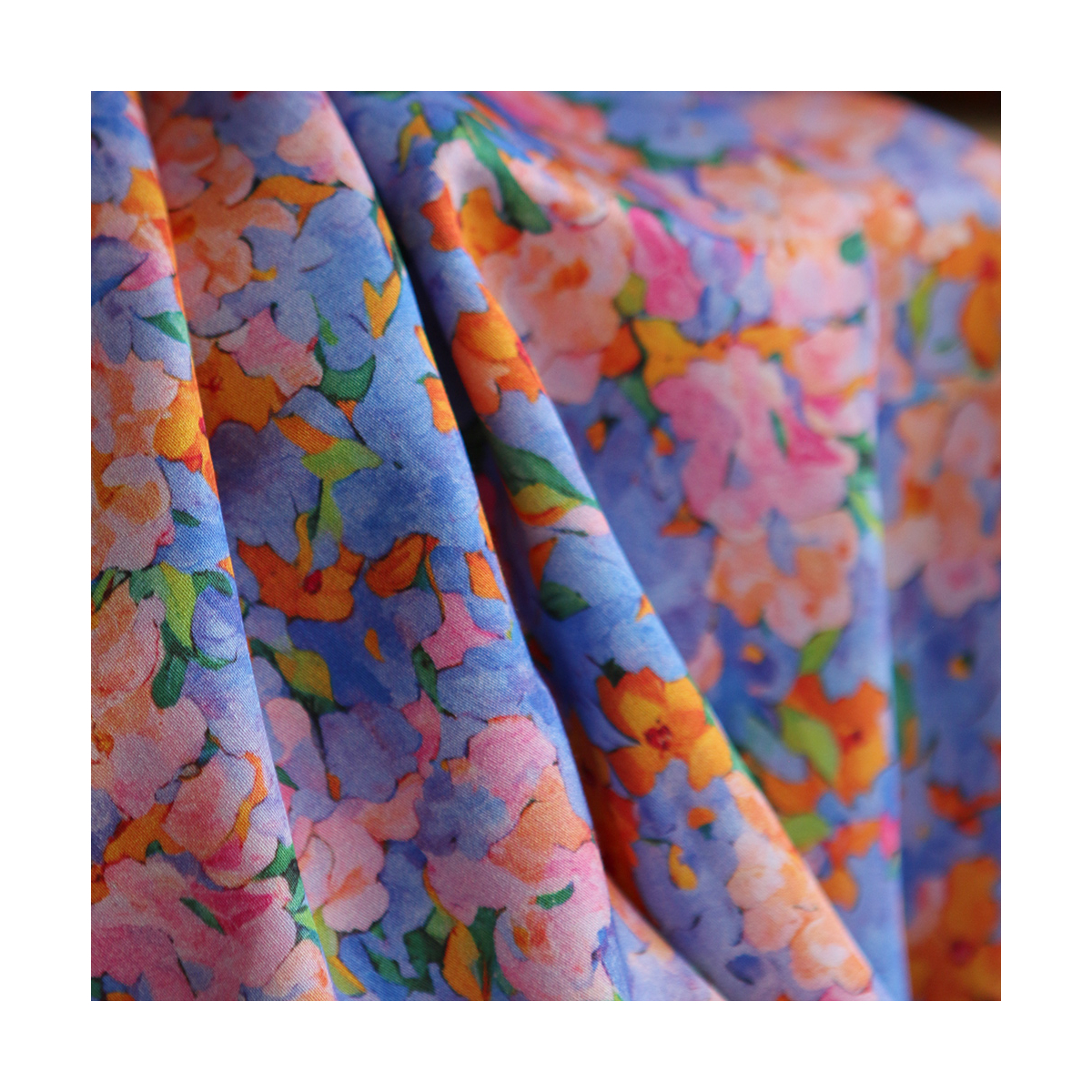 Cécile - Viscose satinée imprimé fleuri parme
