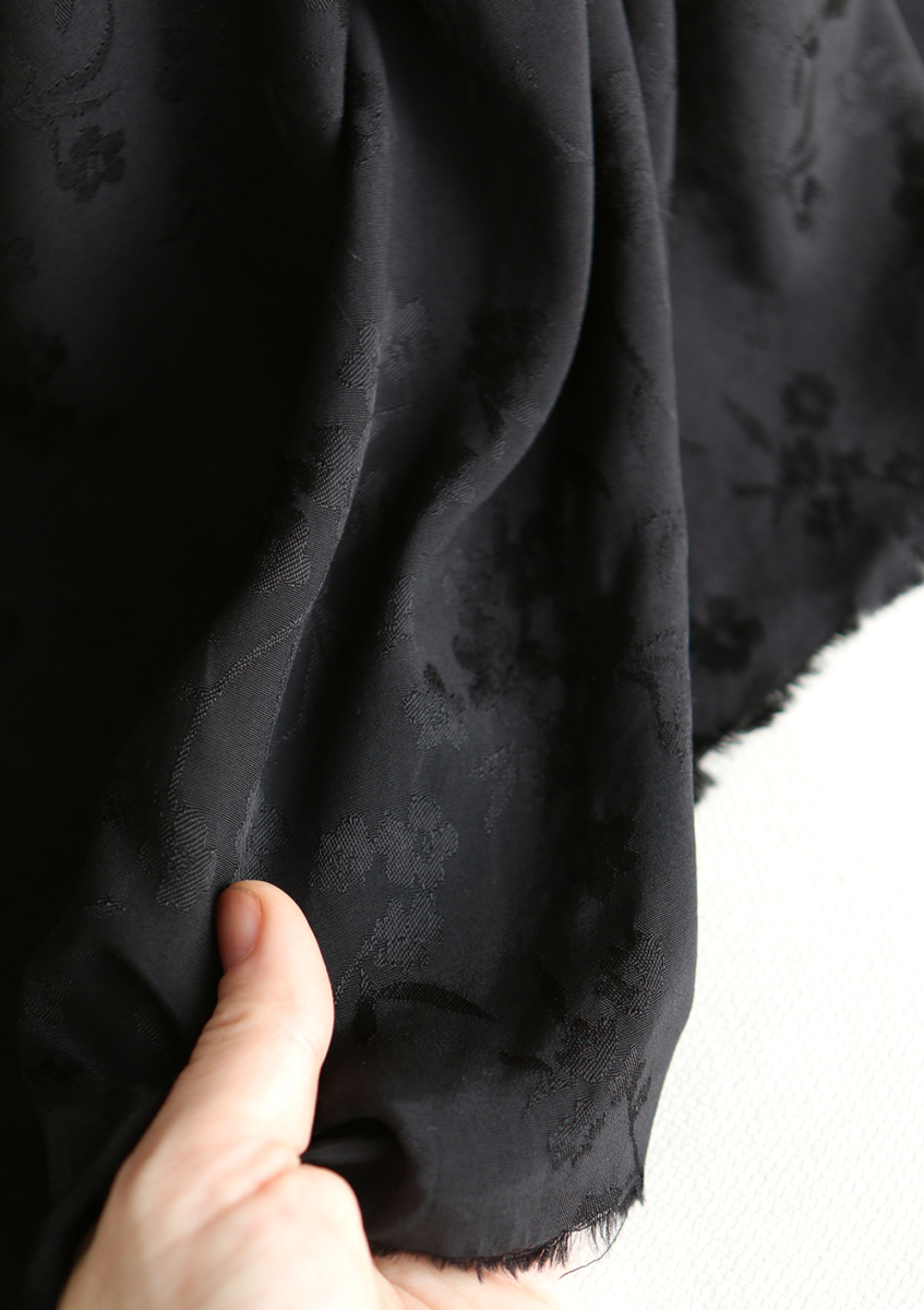 Jasmine - Viscose tissage jacquard fleuri noir