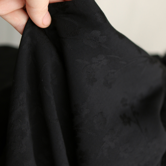 Jasmine - Viscose tissage jacquard fleuri noir