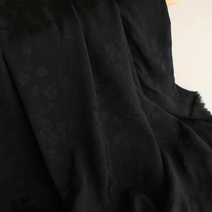 Jasmine - Viscose tissage jacquard fleuri noir
