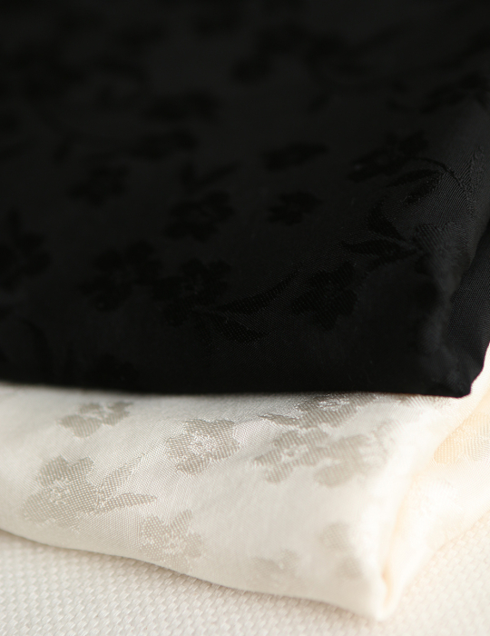 Jasmine - Viscose tissage jacquard fleuri noir