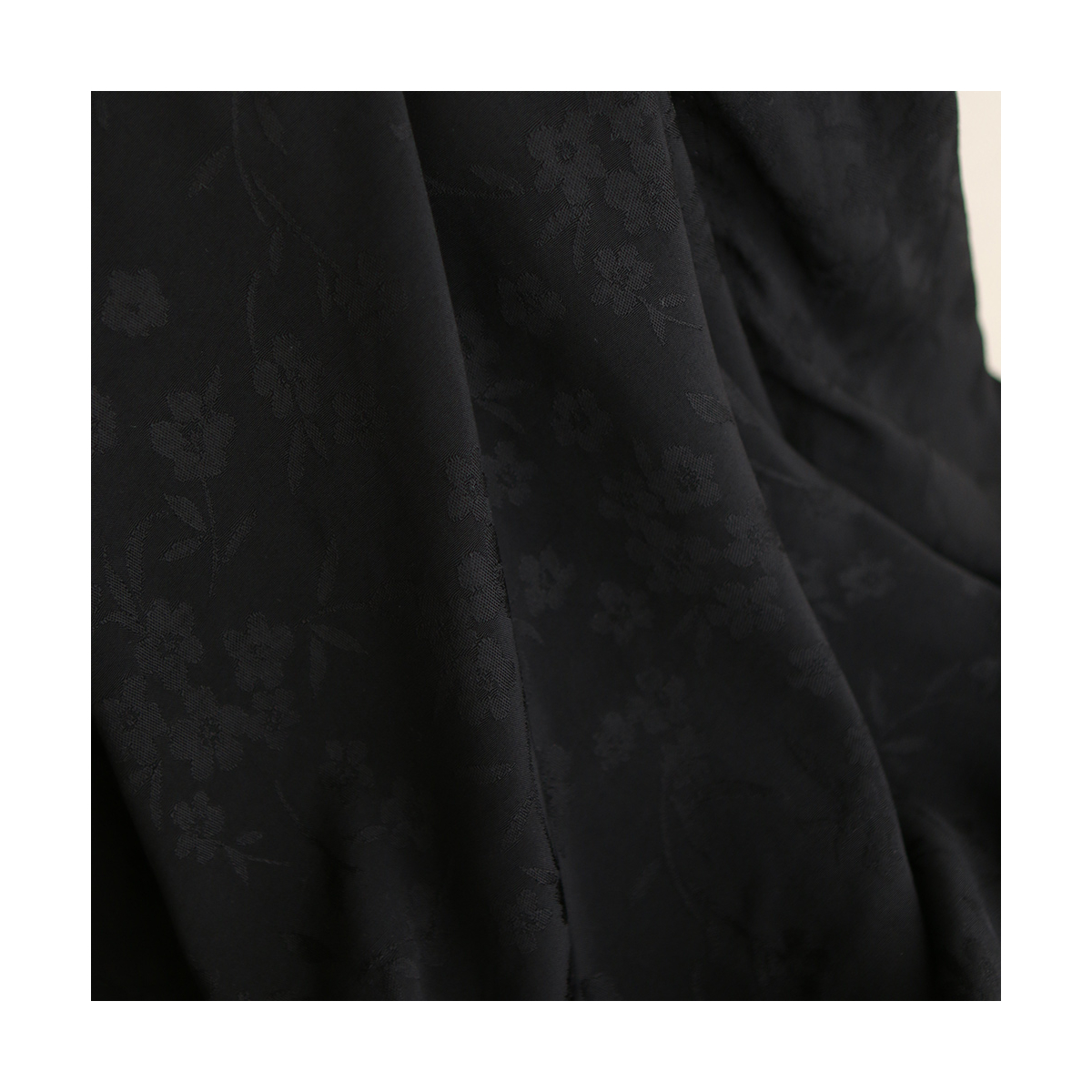 Jasmine - Viscose tissage jacquard fleuri noir