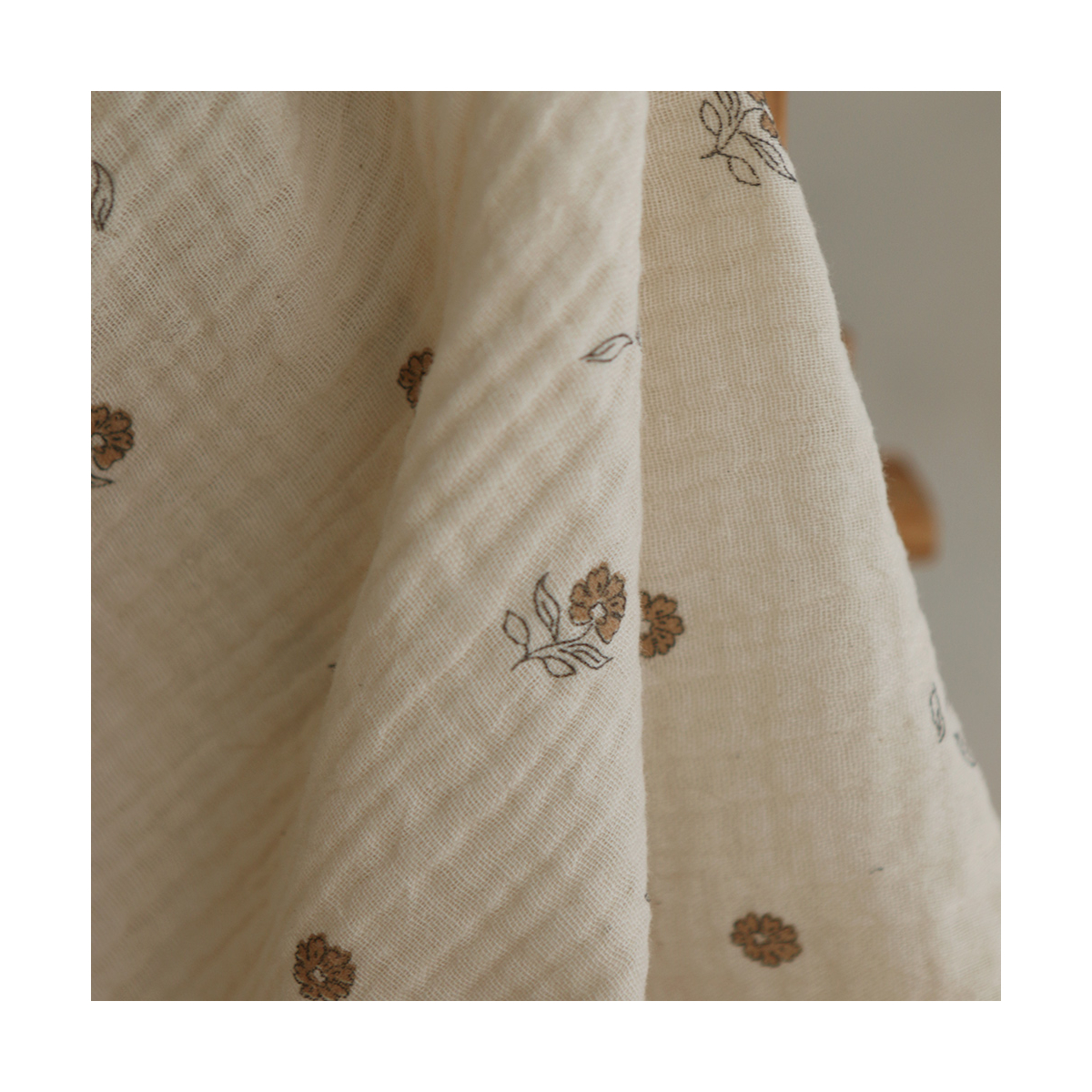 Aïna - Double gaze coton BIO motif fond écru camel