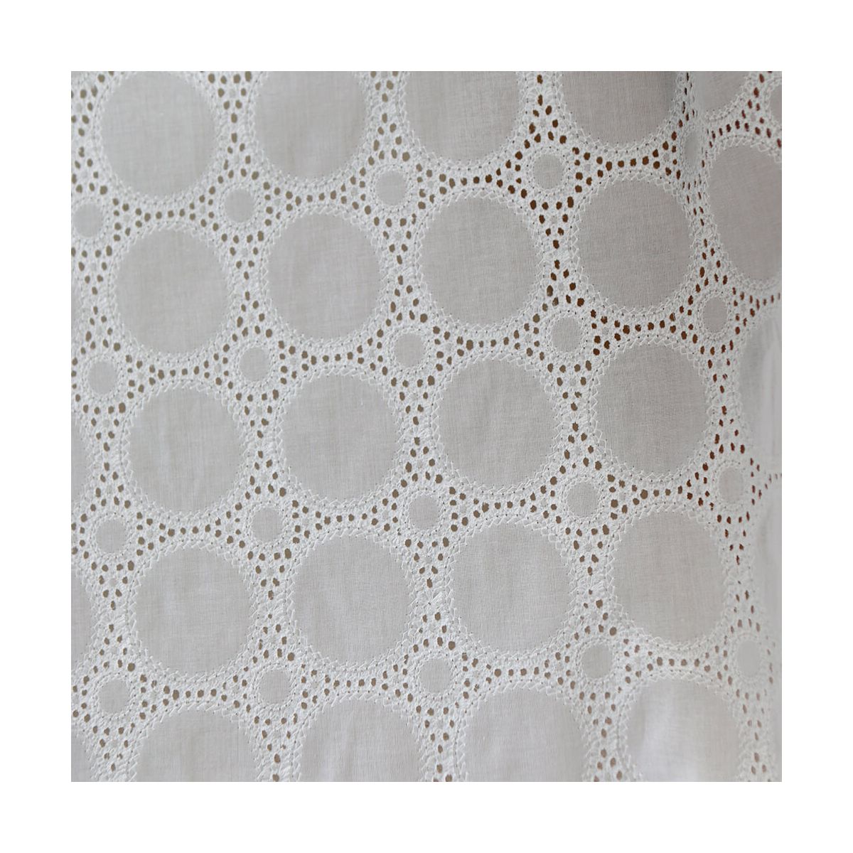 Broderie anglaise voile de coton coloris blanc ivoire