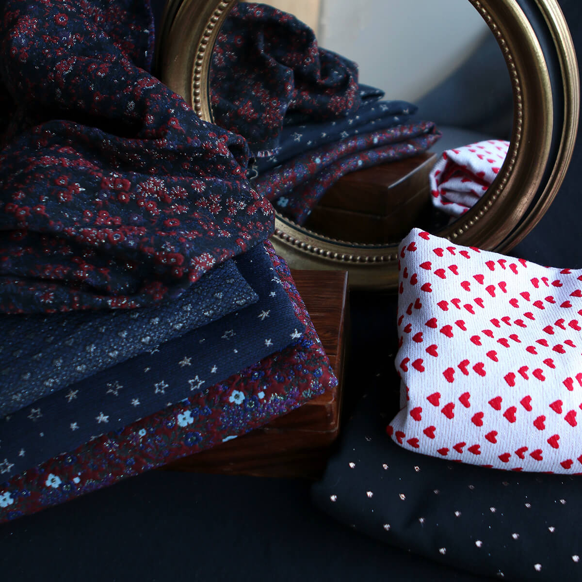 Reddia - Tissu Brocart jacquard bleu marine / doré made in France