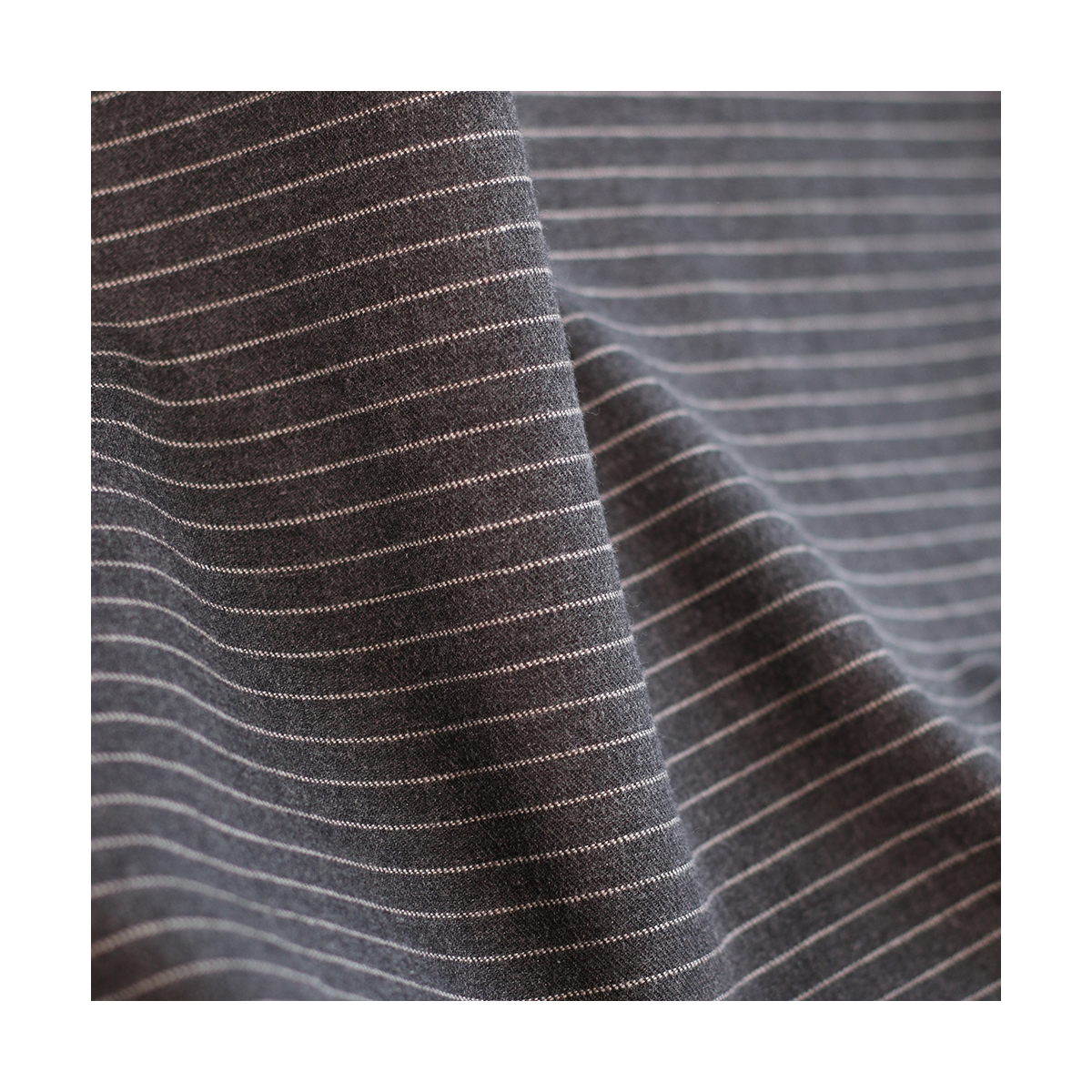 Tissu sergé de coton gratté organique rayures tissées anthracite