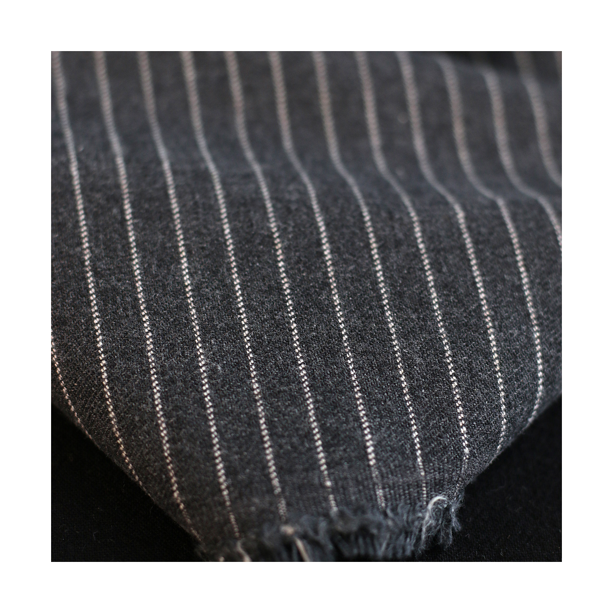 Tissu sergé de coton gratté organique rayures tissées anthracite