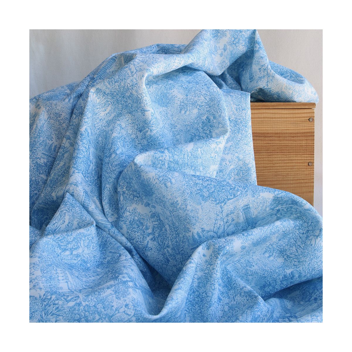 Popeline légère sergé de coton organique imprimé toile jouy bleu celeste