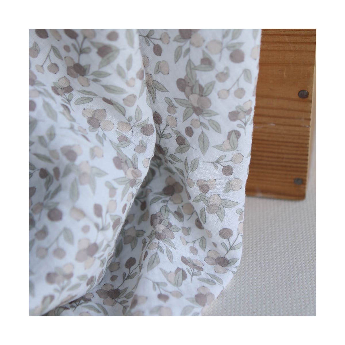 Hind Full - Double gaze de coton BIO exclusif blanc lait à motif nature