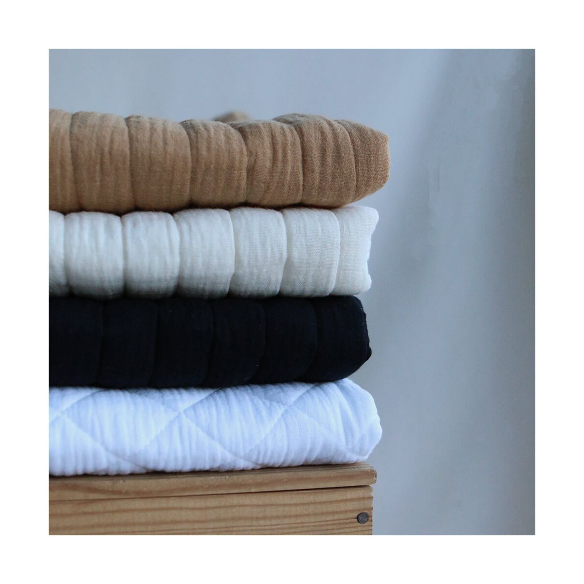 Tissu matelassé double gaze coton uni noir rayures