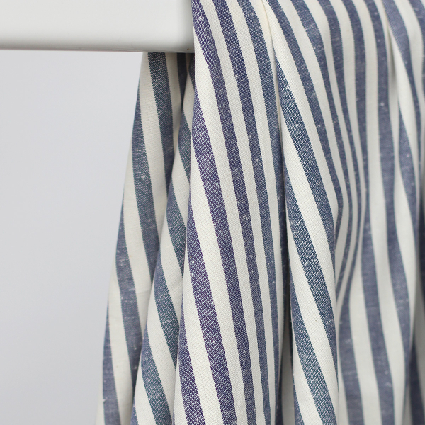 Coton chiné aspect brut rayures moyennes 7mm coloris bleu marine / écru Batikou - 10 2