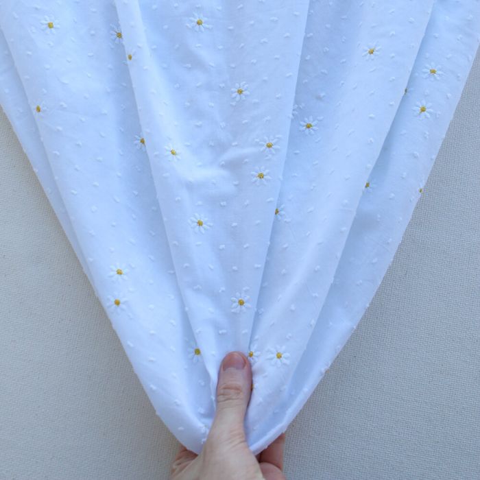 Adelaide - Plumetis de coton blanc broderies petites marguerites