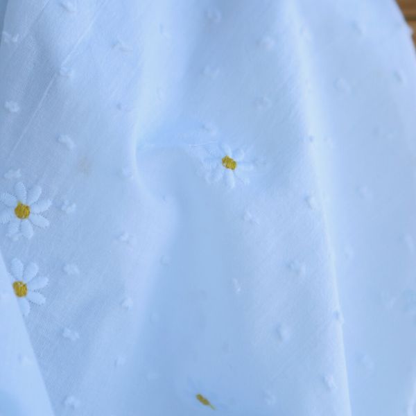 Adelaide - Plumetis de coton blanc broderies petites marguerites 2