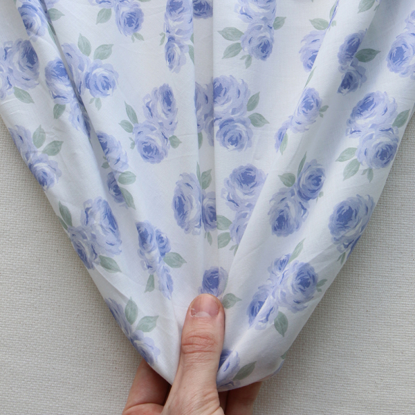 Tissu coton organique BIO fleuri vintage batiste fleuri Assia aquarelle bleu 2