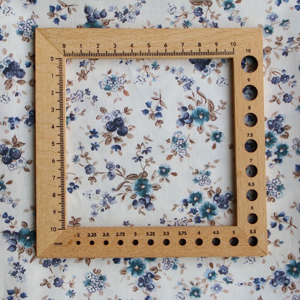 Tanya - Tissu sergé de coton organique fin imprimé fond écru bleu