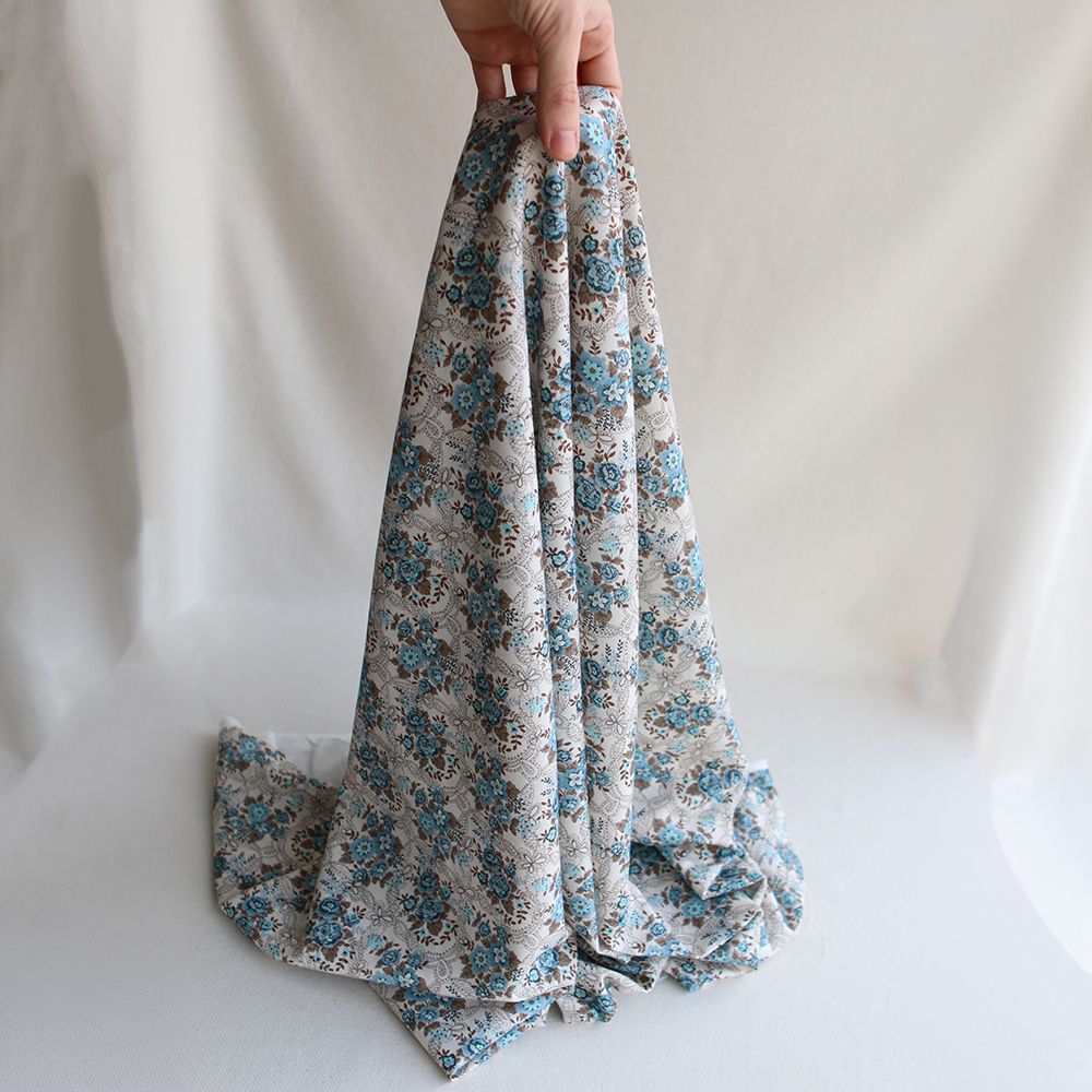 Amalia - Sergé de coton BIO organique imprimé fleuri marron et bleu