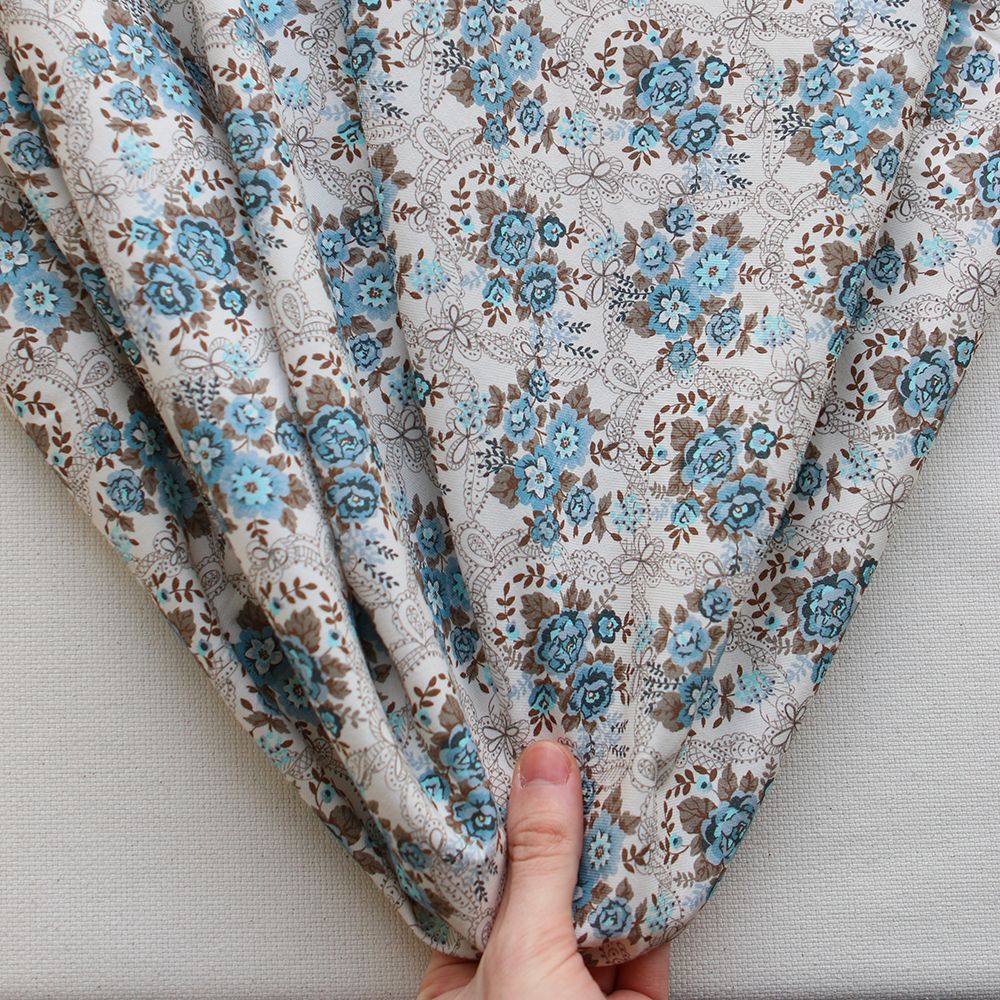 Amalia - Sergé de coton BIO organique imprimé fleuri marron et bleu