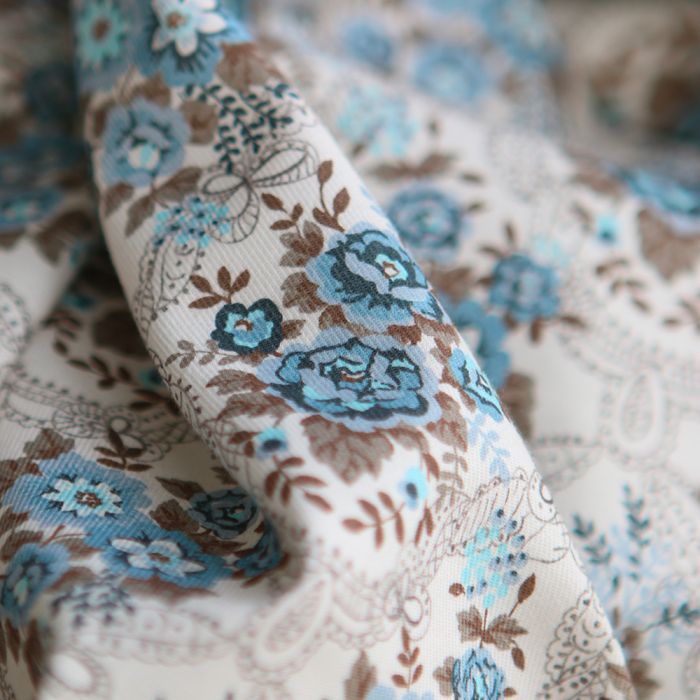 Amalia - Sergé de coton BIO organique imprimé fleuri marron et bleu