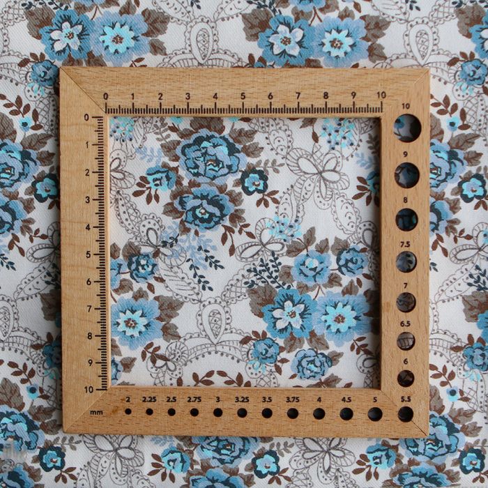 Amalia - Sergé de coton BIO organique imprimé fleuri marron et bleu