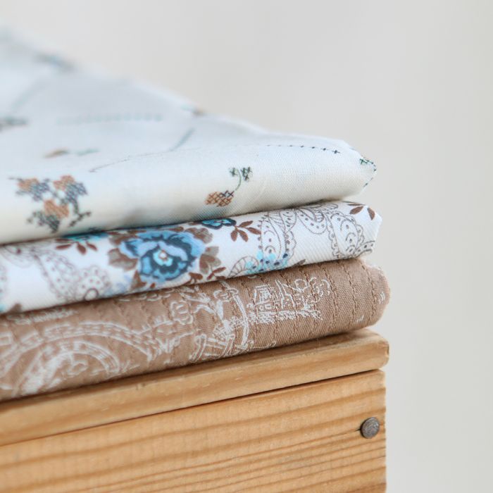 Edwina - Tissu coton piqué léger texturé toile de Jouy camel