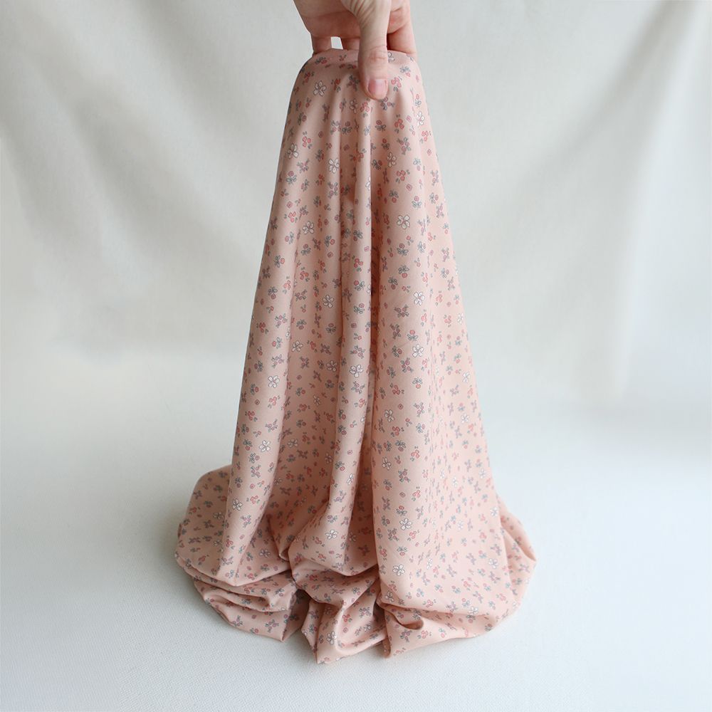 Manon - Tissu sergé de coton organique fin imprimé fond rose nude