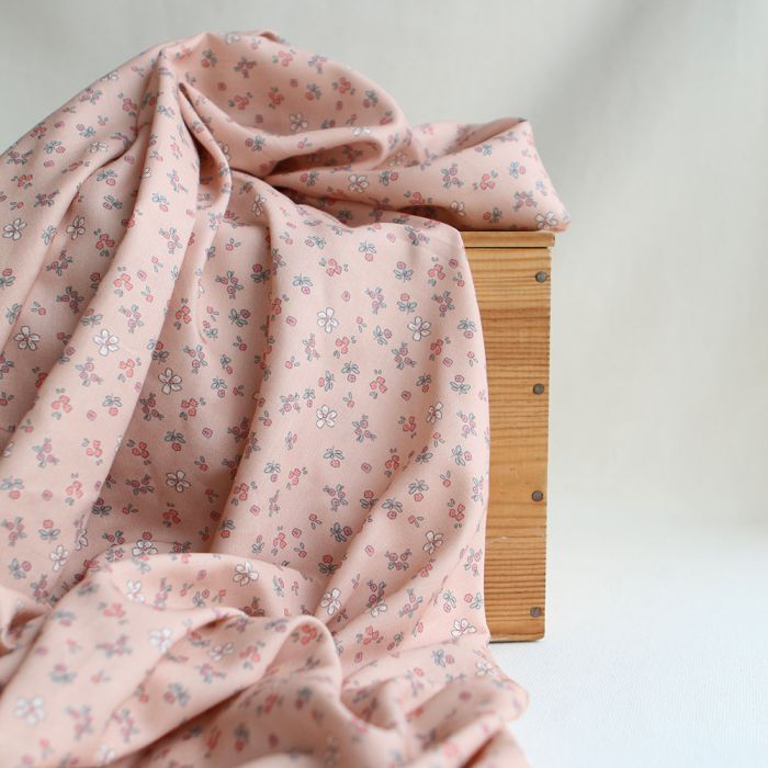 Manon - Tissu sergé de coton organique fin imprimé fond rose nude