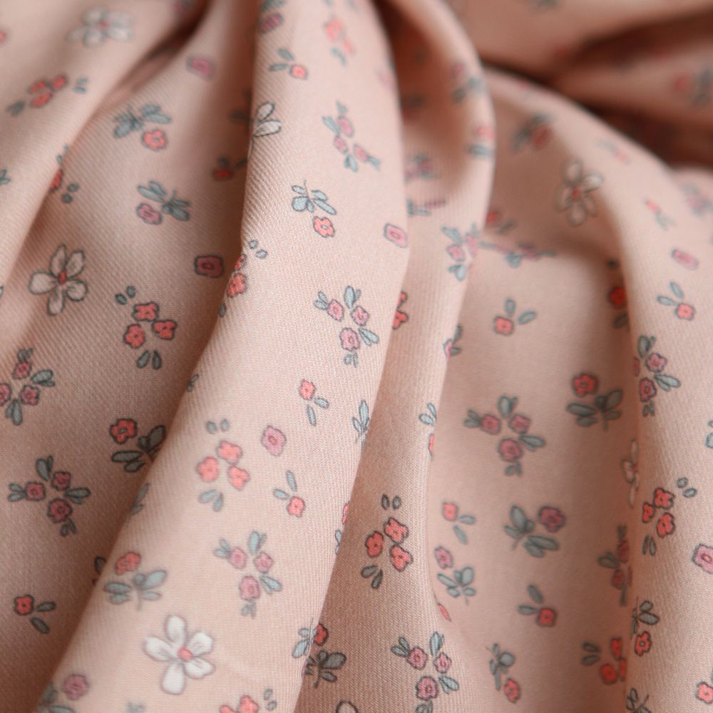 Manon - Tissu sergé de coton organique fin imprimé fond rose nude
