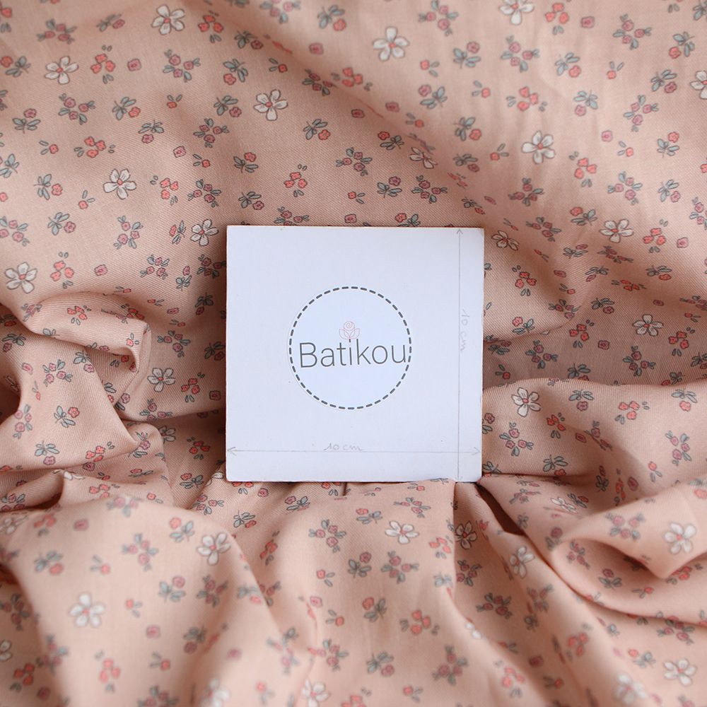 Manon - Tissu sergé de coton organique fin imprimé fond rose nude